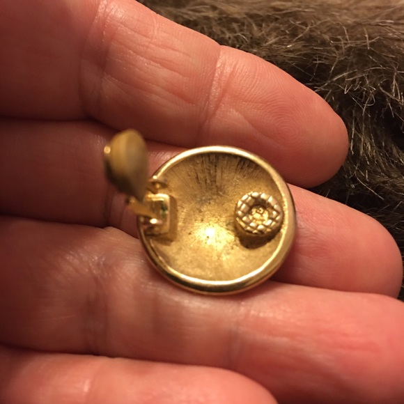 Vintage gold tone enamel rhinestone clip earrings - Picture 5 of 7